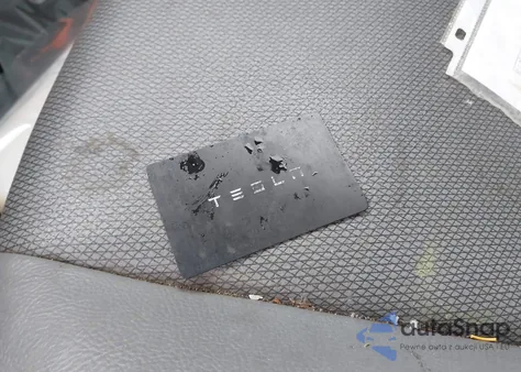 2022 Tesla Model Y Long Range Dual Motor All-Wheel Drive z USA, uszkodzony, nr VIN 7SAYGDEE4NF320766